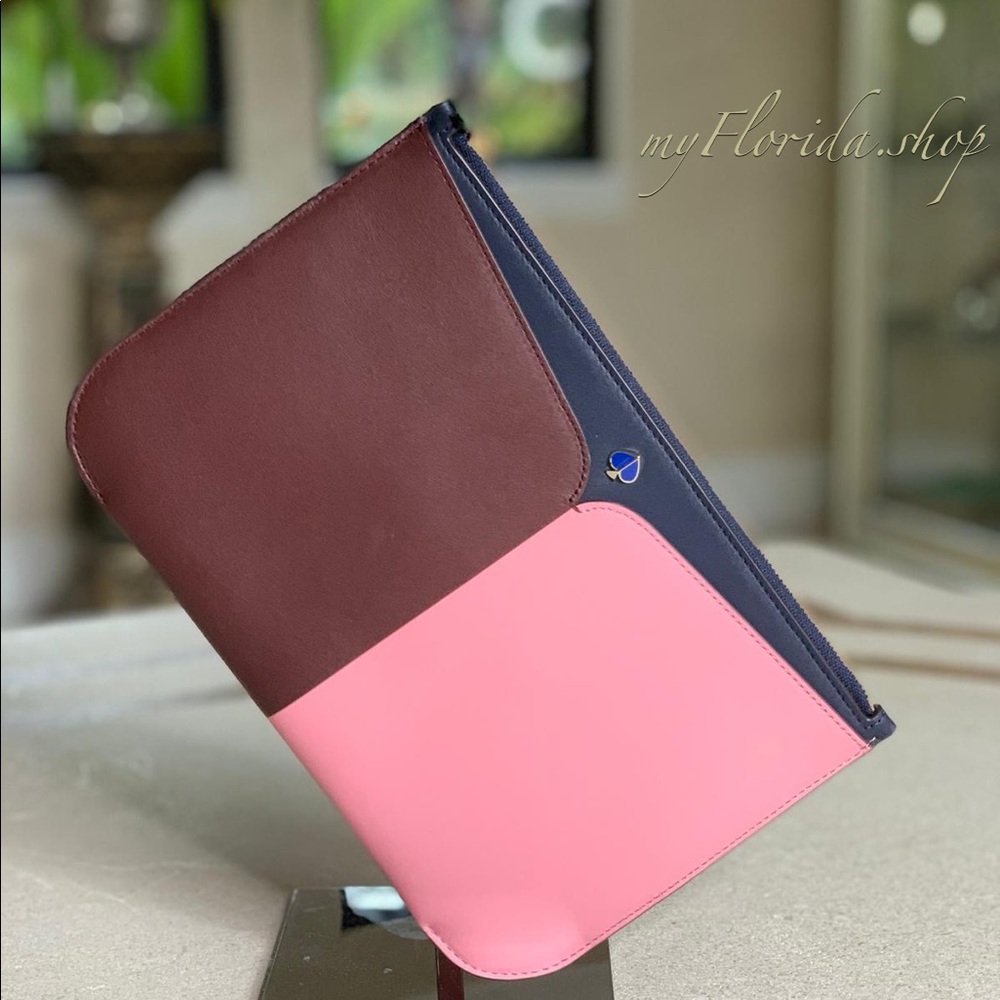 NWT 🔥SALE🔥 Kate Spade large Wristlet